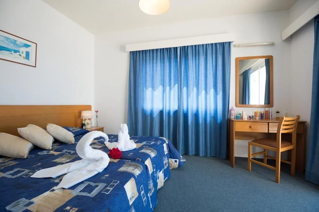 (AVION+CAZARE) CITY BREAK ÎN CIPRU – PAPHOS (2 ADULȚI) APARTAMENT 4