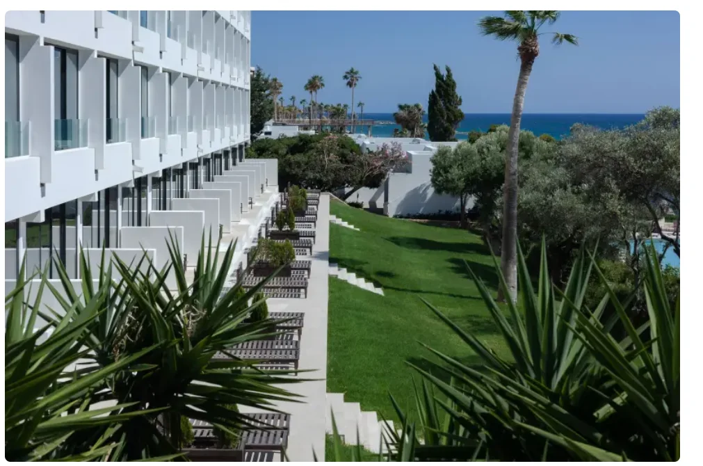 PAPHOS, 4 NOPTI AVION HOTEL DE 5 STELE SI MIC DEJUN